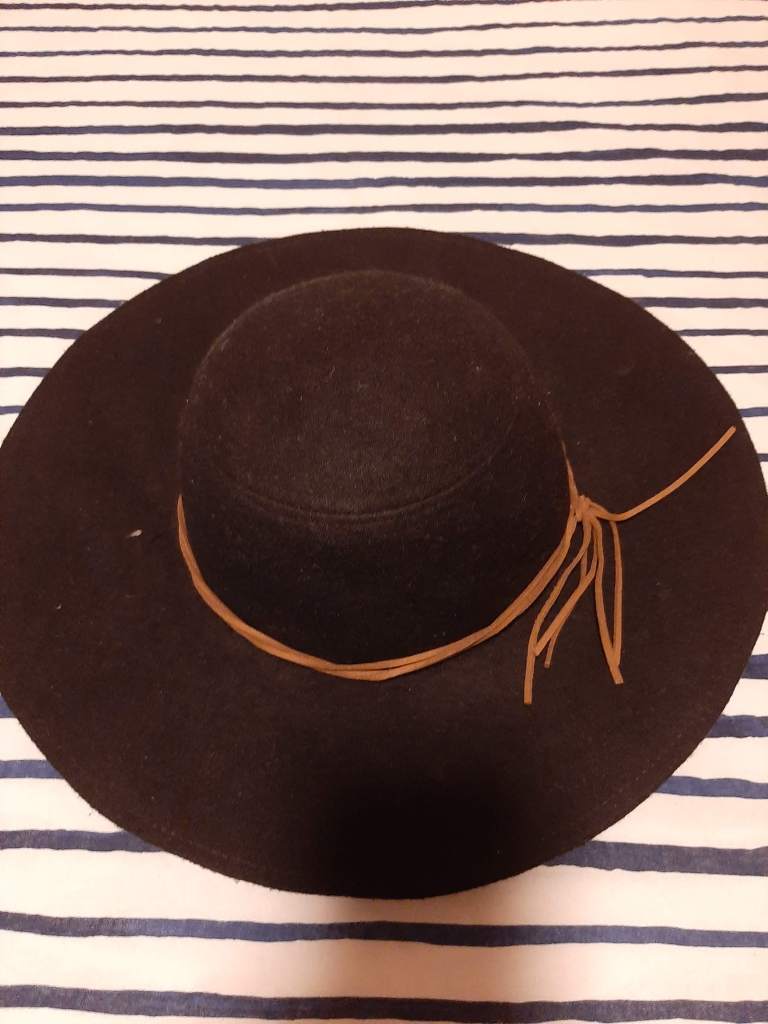 The floppy brimmed protection hat